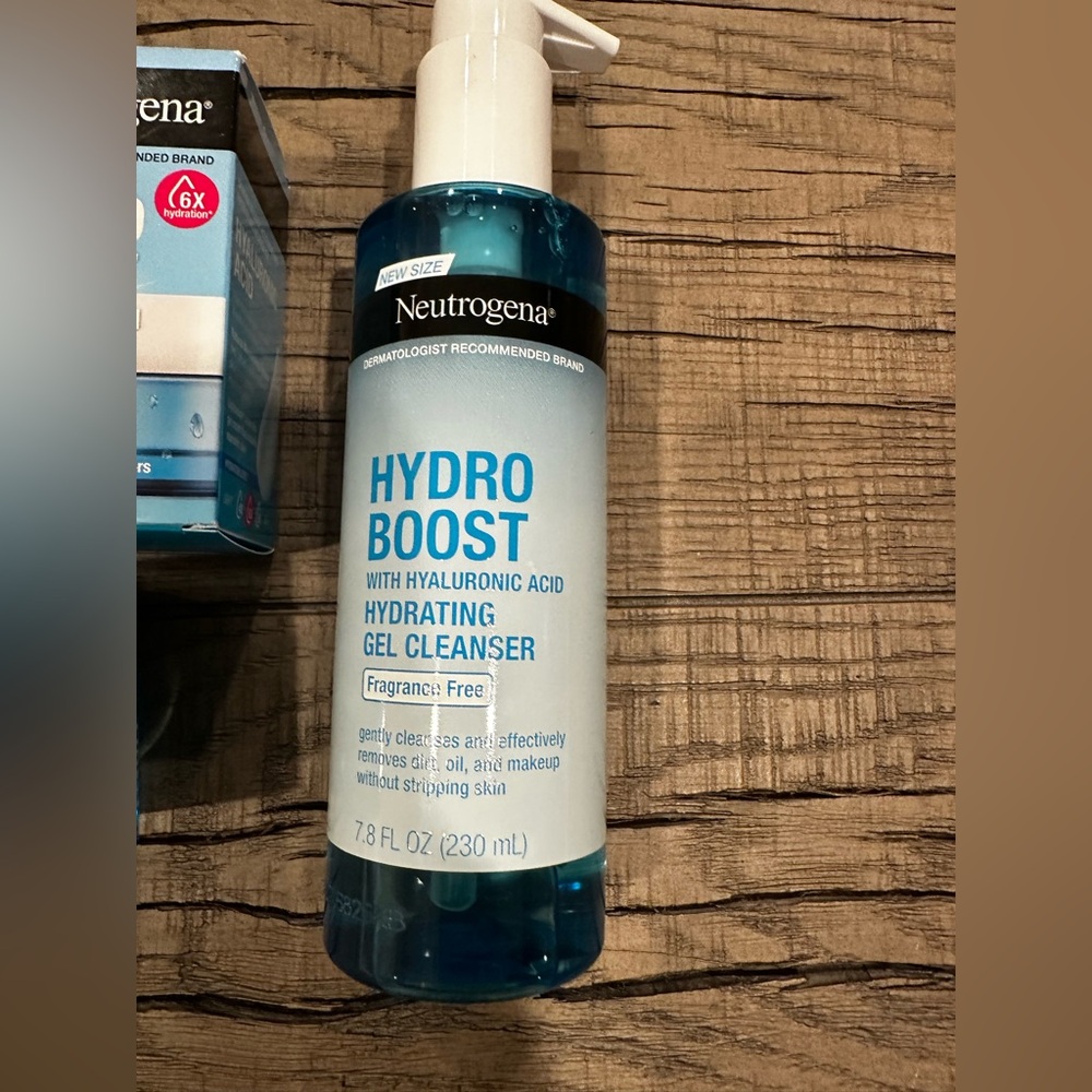 Neutrogena Hydro Boost Water set of 4 Collection - Picture 3 of 6